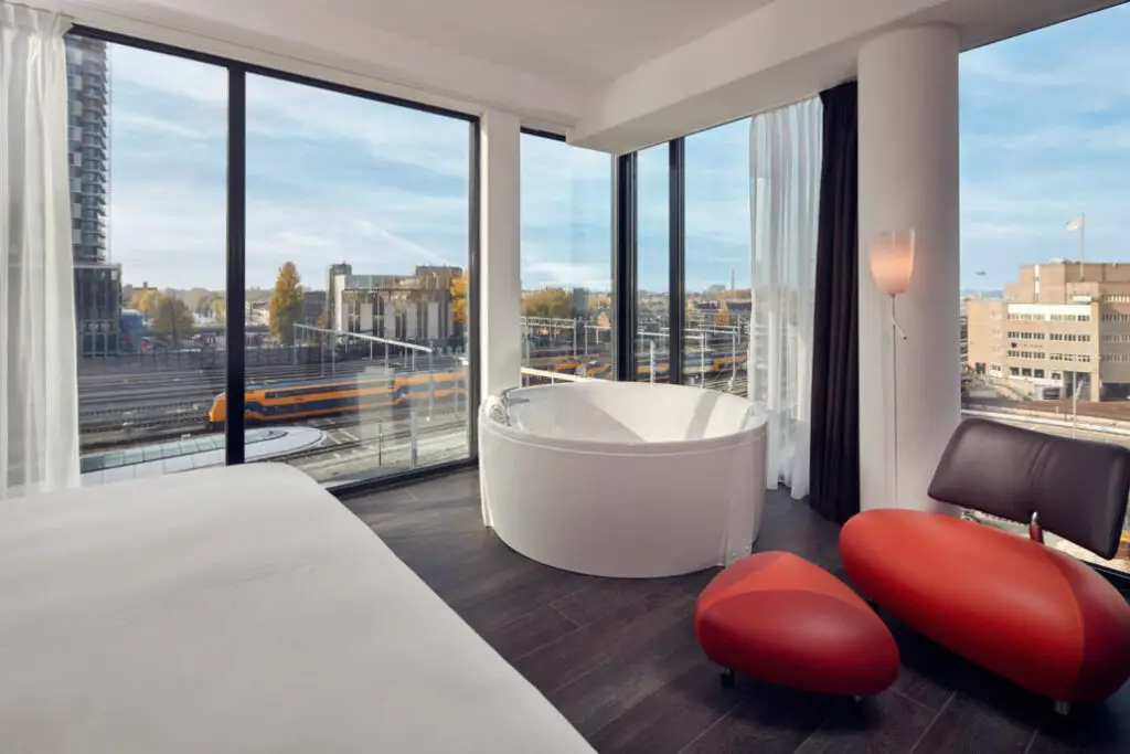 Hotelkamer met een bubbelbad in Utrecht